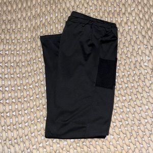 Black leggings with two side pockets